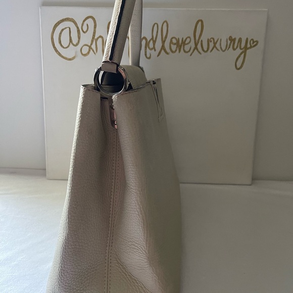 AUTHENTIC LOUIS VUITTON CAPUCINES MM HANDBAG WITH DUST BAG & SHOPPING ๐๏ธ - Picture 5 of 13